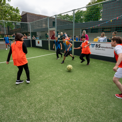 Soccer_Court_Peter_Ustinov_Realschule_Spieler